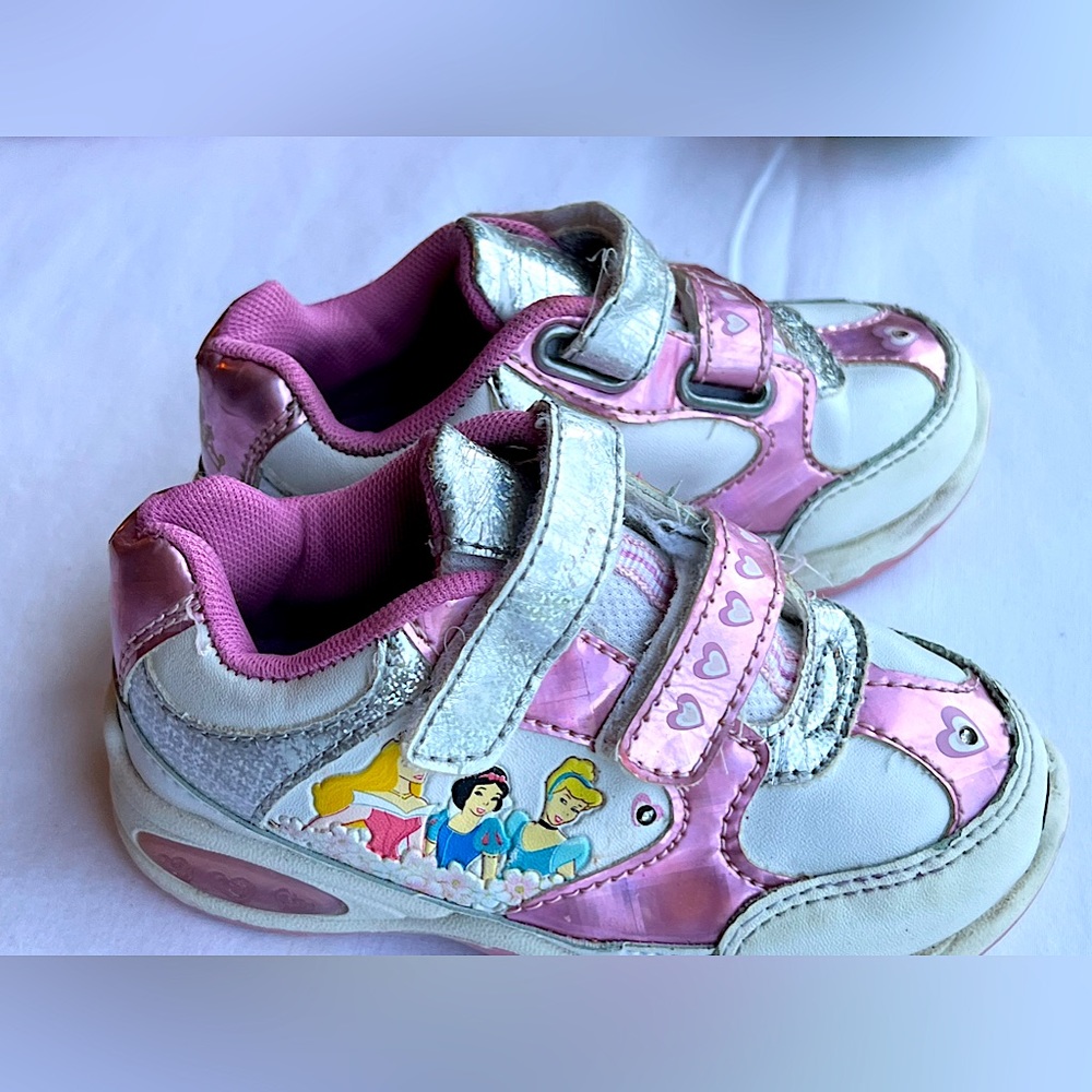 light up disney princess sneakers, white, silver, pink.